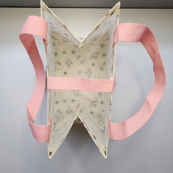 Hello Kitty Lunch Tote Bag - Picture 2 of 3